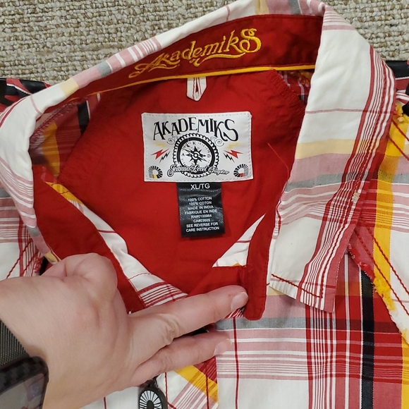 Akademiks Fray Plaid Men's XL button down shirt red, yellow, white and black - Picture 3 of 5